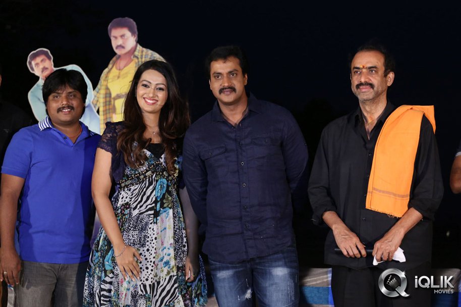 Sunil-Birthday-Celebrations-with-Bheemavaram-Bullodu-Team